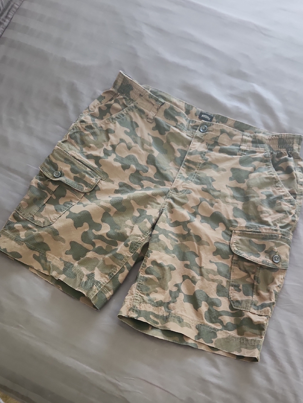 Mens Buffalo Cargo Camo Shorts, Size 38